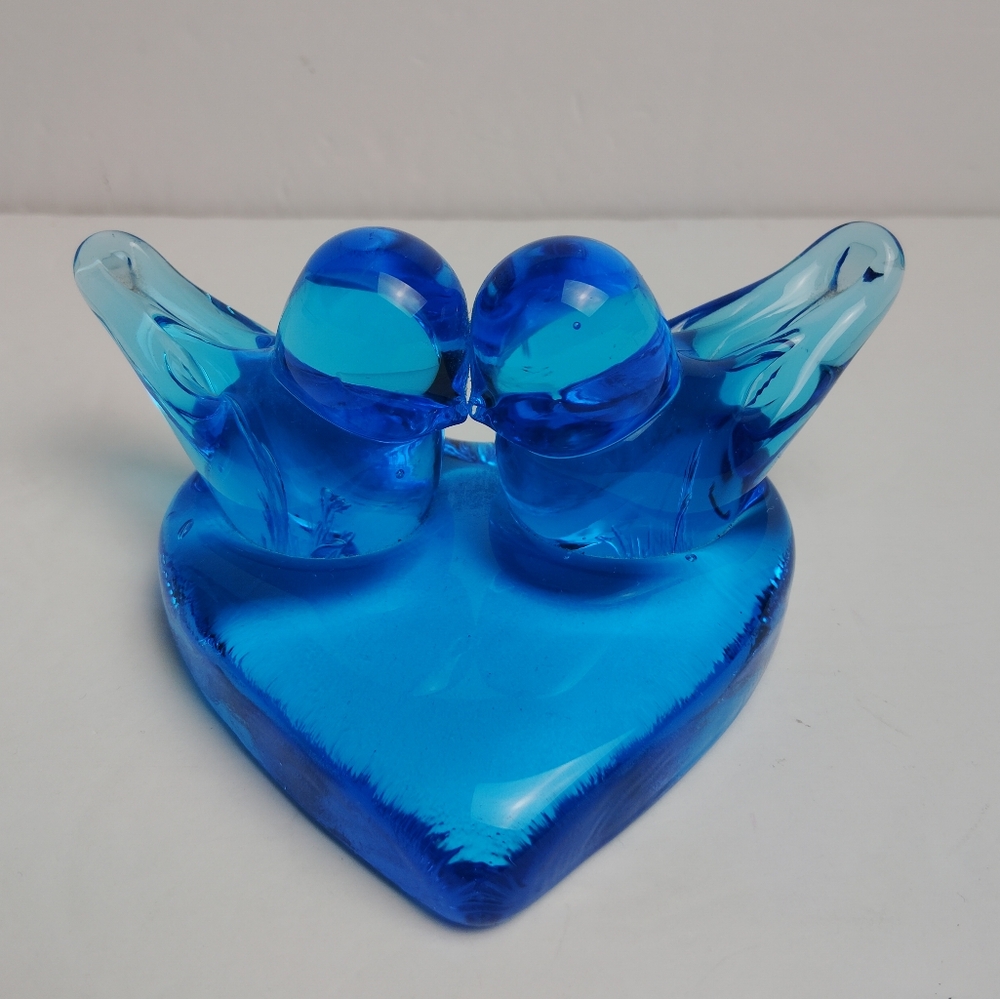 Ron Ray Blue Art Glass Love Birds Kissing On A Heart Collectible Figurine